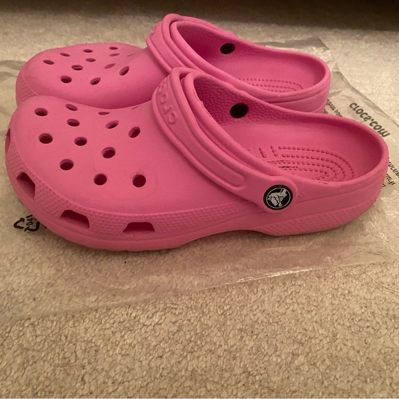 Pink crocs - Picture 2 of 5